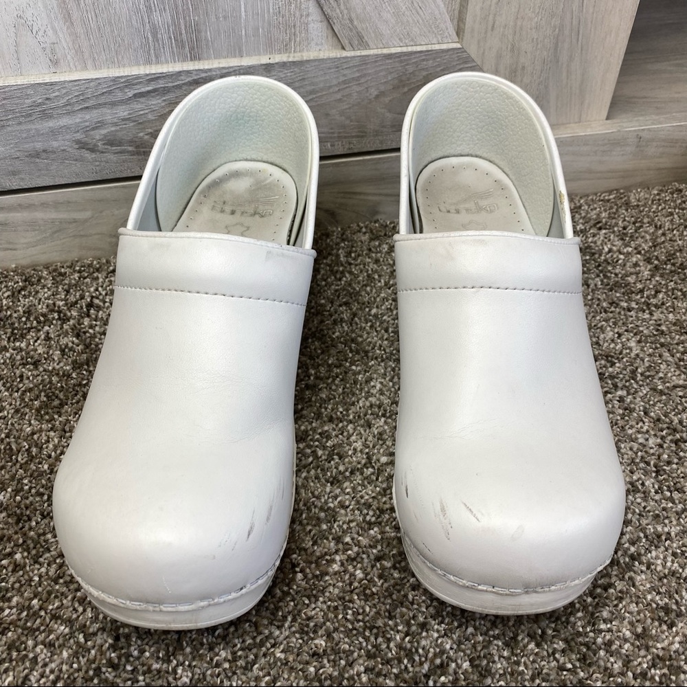 DANSKO WHITE PROFESSIONAL CLOG SHOE SIZE 40 US 9.5/10